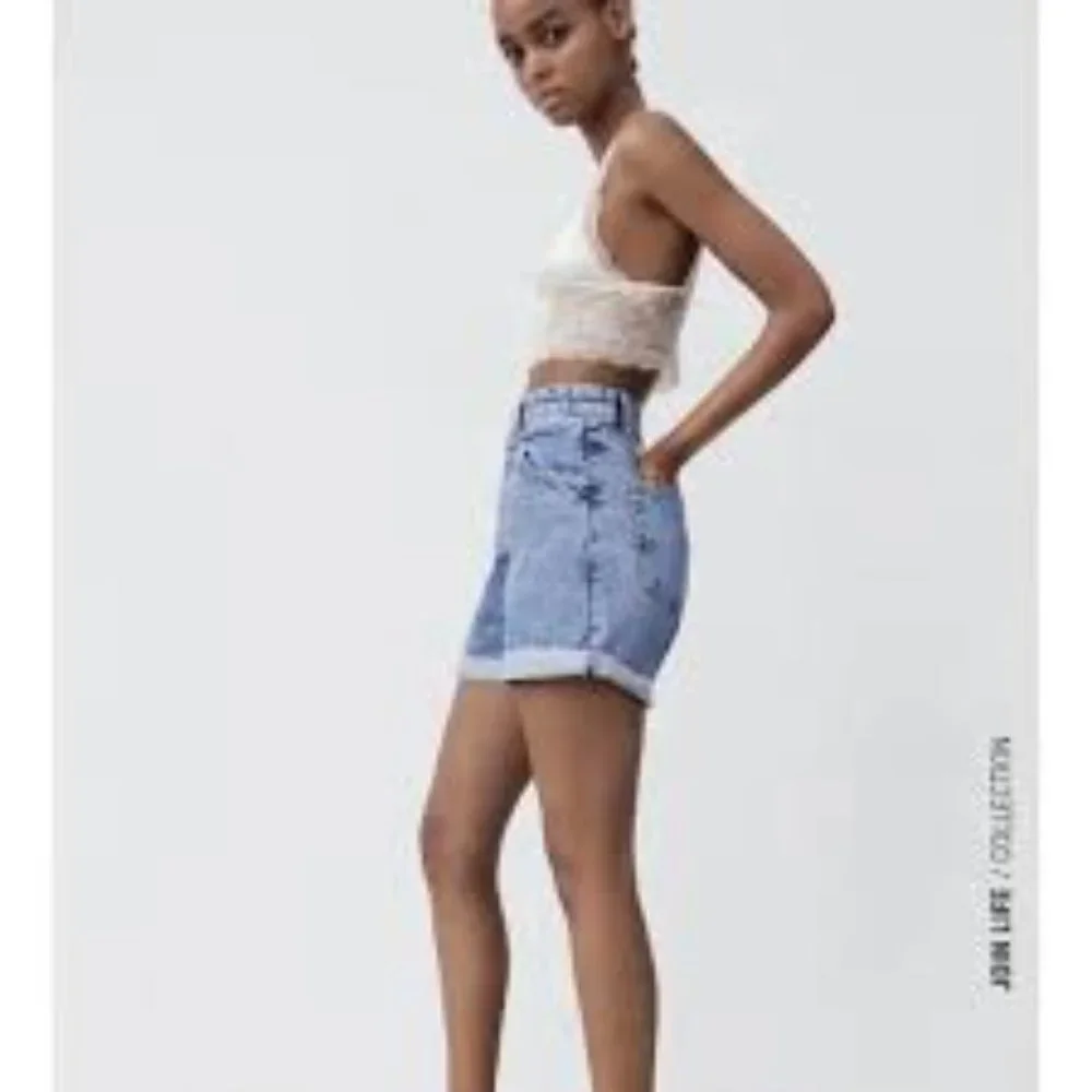 Zara mom Fit Jean Short in Acid Wash - Picture 3 of 13